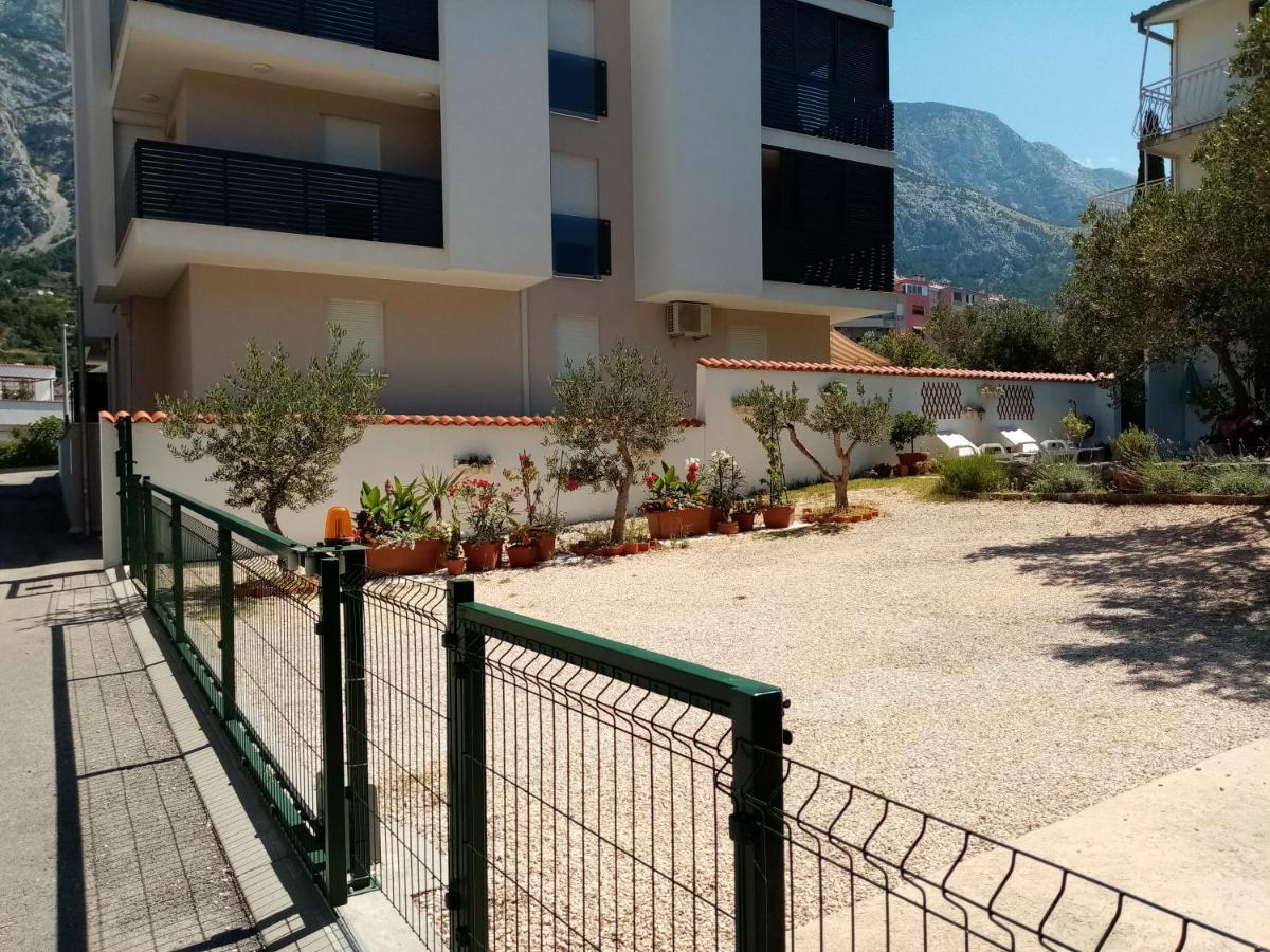 Tihana-Ground Floor With Large Terrace Makarska Bagian luar foto